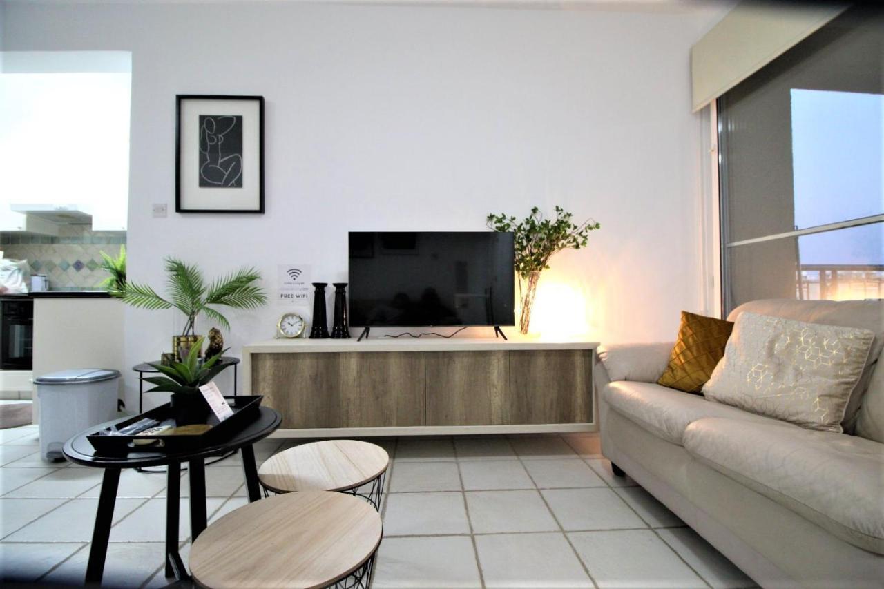 Cosea Living: Seaside 2 Bedroom Flat Kings Palace 209 Paphos Exterior photo